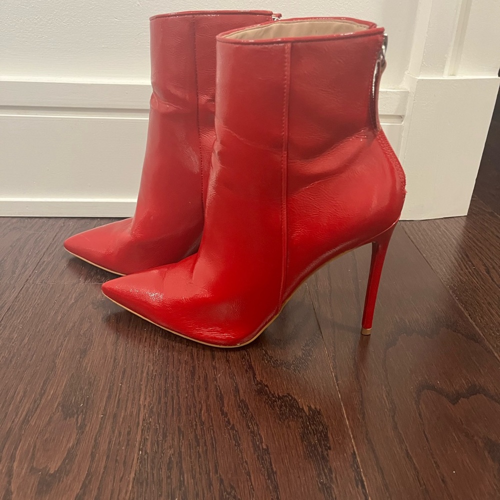 Mint Condition Steve Madden Red Boots